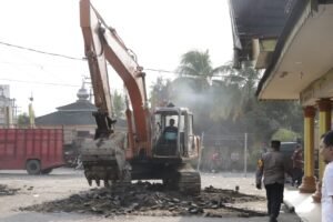 Polres Sergai Amankan Eksekusi Pengosongan Lahan RM Simpang Tiga Perbaungan