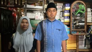 Kisah Haru Pahrul, Gantikan Ayah Naik Haji Bersama Sang Ibu