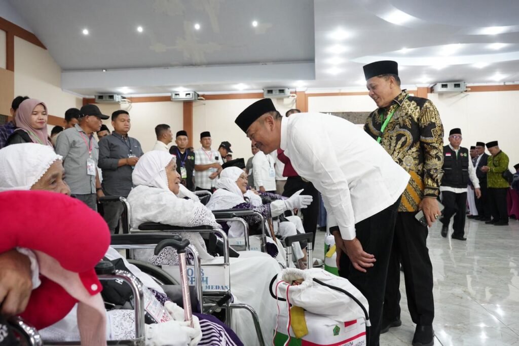 359 Jemaah Calhaj Kloter 10 Embarkasi Medan Diberangkatkan ke Tanah Suci