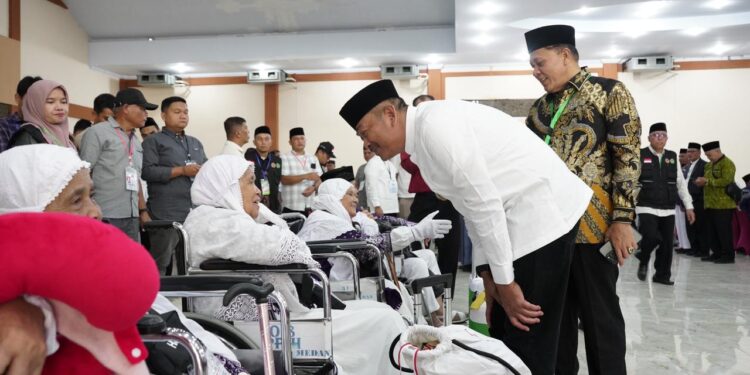 359 Jemaah Calhaj Kloter 10 Embarkasi Medan Diberangkatkan ke Tanah Suci