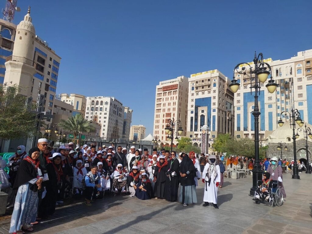 Jemaah Haji Kloter 10 Embarkasi Medan Ziarah Sekitar Madinah