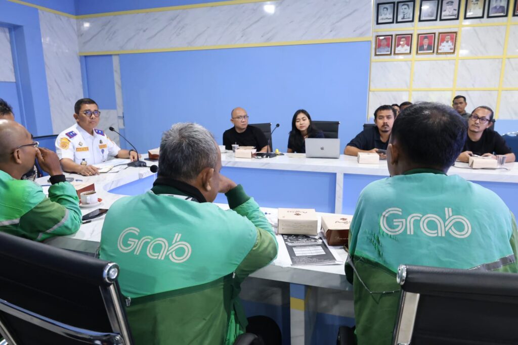 IMG-20250516-WA0006-1024x683 Dishub Sumut Fasilitasi Grab dan Ojol Bahas Tarif Mencekik
