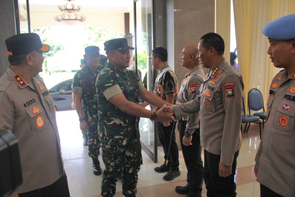 IMG-20250517-WA0042-1024x683 Pangdam I/BB Lakukan Silaturahmi ke Polda Kepri