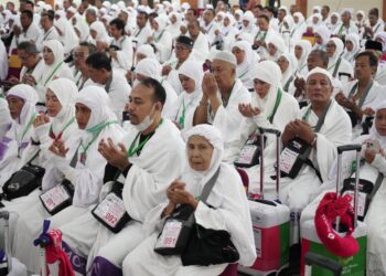 Jemaah Calhaj Kloter 13 Langsung Pakai Kain Ihram Sejak di Ahmed 