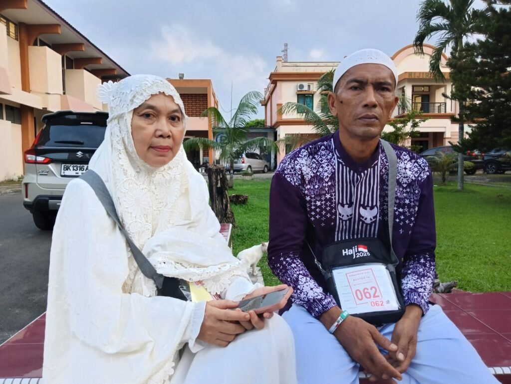 20 Tahun Jualan Pisang Goreng, Pasutri Asal Sergai Naik Haji