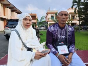 20 Tahun Jualan Pisang Goreng, Pasutri Asal Sergai Naik Haji