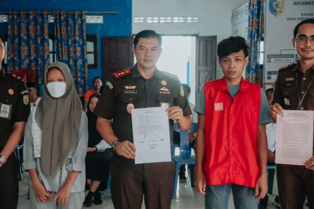IMG-20250519-WA0027-1024x682 Kejati Sumut Selesaikan Perkara Pengancaman dan Penggelapan