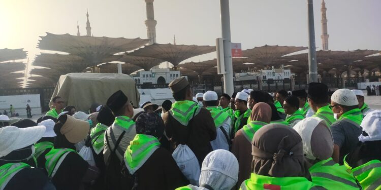 Jemaah Haji Kloter 9 KNO Wisata Rohani ke Mesjid Nabawi