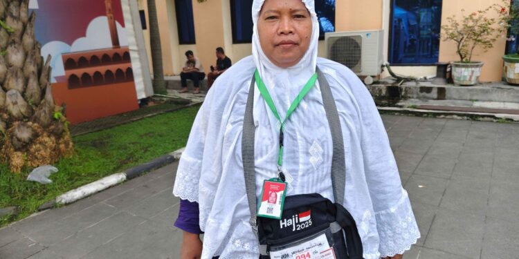 Menjemput Baitullah dari Warung Kopi, Perjalanan Panjang Irda Herani Menuju Tanah Suci