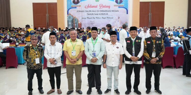 Bupati Beri Tali Asih Untuk 178 Jemaah Calhaj Tapsel