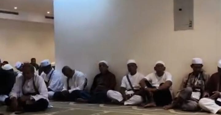 Jemaah Haji Kloter 09,13 dan 16 KNO Laksanakan Sholat Gaib