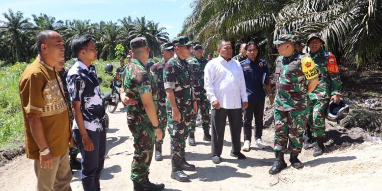 Kasdam I/BB Dampingi Tim Wasev TNI AD Tinjau TMMD di Dumai
