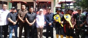 Jelang 100 Hari Kerja : Pemkab Aceh Barat Bagikan 10 Unit Mesin Alsintan