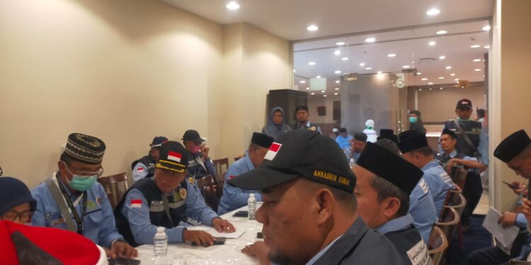 Ketua Kloter 09 KNO Lakukan Koordinasi dengan Kepala Sektor 7 Makkah Jelang Armuzna