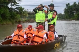 Kodam I/BB Bantu Kesulitan di Tengah Masyarakat Nias Pasca Ambruknya Jembatan Noyo