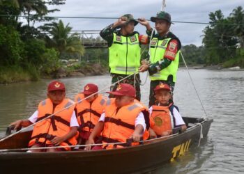 Kodam I/BB Bantu Kesulitan di Tengah Masyarakat Nias Pasca Ambruknya Jembatan Noyo