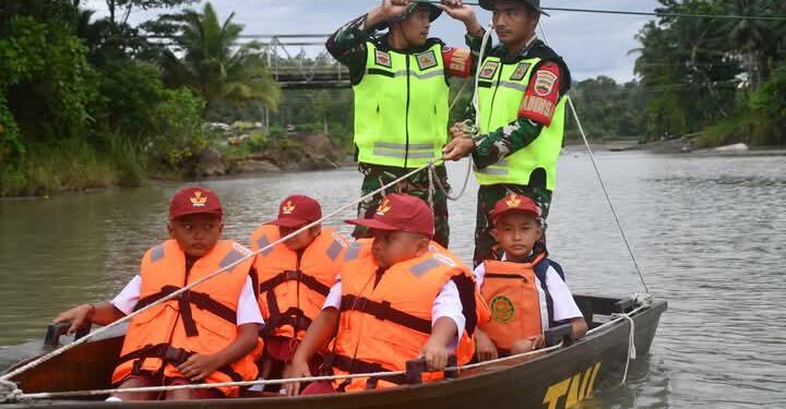 Kodam I/BB Bantu Kesulitan di Tengah Masyarakat Nias Pasca Ambruknya Jembatan Noyo