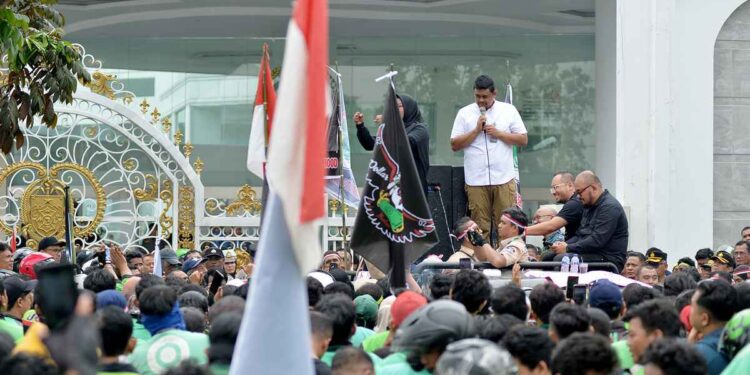 Ribuan Driver Ojol Gelar Aksi Demo, Gubernur Bobby Nasution Temui dan Dengarkan Keluhan