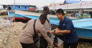 Satgas Humas Ops Damai Cartenz-2025 Sambangi Warga Hamadi, Imbau Jaga Kamtibmas