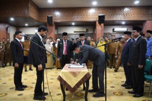 Gubernur Muallem Lantik Pejabat Eselon II, III, dan IV Aceh