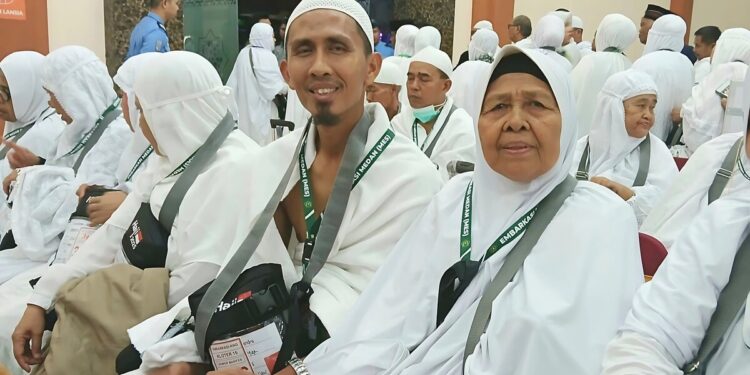 Kisah Nek Marni, Dua Dekade Jualan Serabi Akhirnya Berangkat Haji