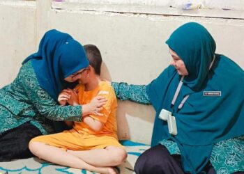 Respon Cepat Ketua PKK Subulussalam Kunjungi Bocah Penderita Kanker Otak