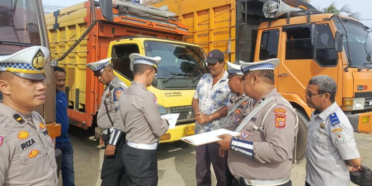 Sinergitas Satlantas Aceh Barat dan Jasa Raharja: Sosialisasi, Pengecekan dan Kendaraan Overload dan Overdimensi di Meulaboh