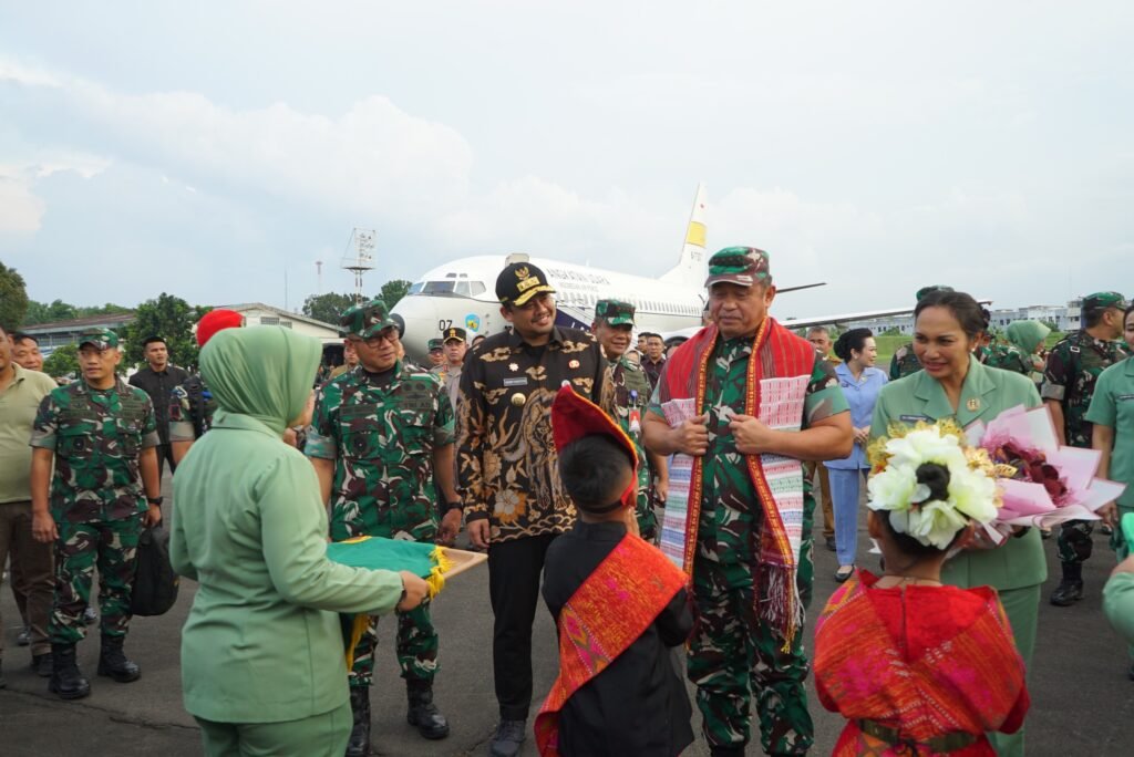 Kasdam I/Bukit Barisan Sambut Kedatangan KASAD Jenderal TNI Maruli Simanjuntak di Medan