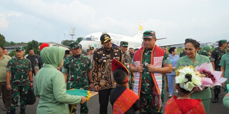 Kasdam I/Bukit Barisan Sambut Kedatangan KASAD Jenderal TNI Maruli Simanjuntak di Medan