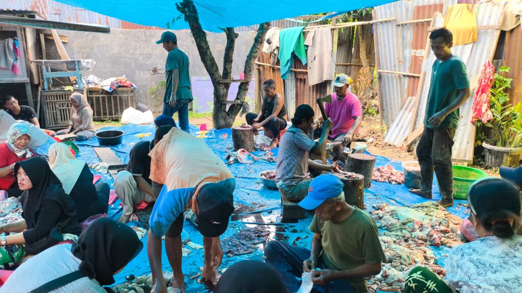 IMG-20250606-WA0612-1024x576 Polrestabes Medan Bagikan Daging Qurban, Kombes Gidion: Polri untuk Masyarakat