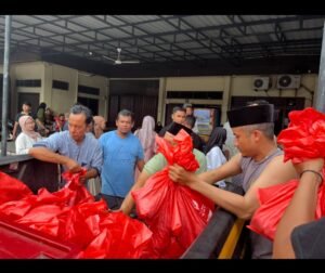 Polrestabes Medan Bagikan Daging Qurban, Kombes Gidion: Polri untuk Masyarakat