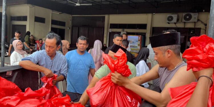 Polrestabes Medan Bagikan Daging Qurban, Kombes Gidion: Polri untuk Masyarakat