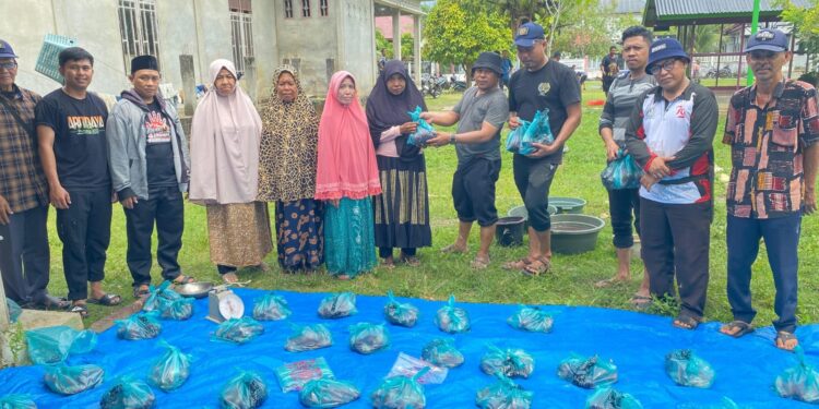 PWI Aceh Barat Sembelih Hewan Kurban untuk Wartawan