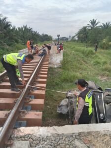Minibus Ditabrak Kereta Api, Dua Warga Deli Serdang Tewas di Tempat