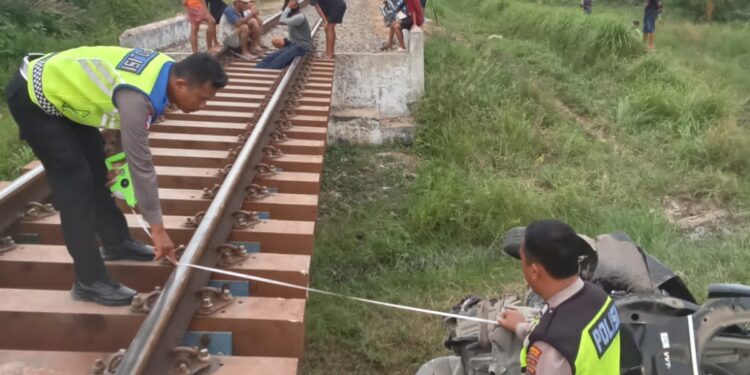 Minibus Ditabrak Kereta Api, Dua Warga Deli Serdang Tewas di Tempat