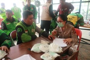 Ratusan Pengemudi Ojek Online Jalani Pemeriksaan Kesehatan Gratis di RS Bhayangkara
