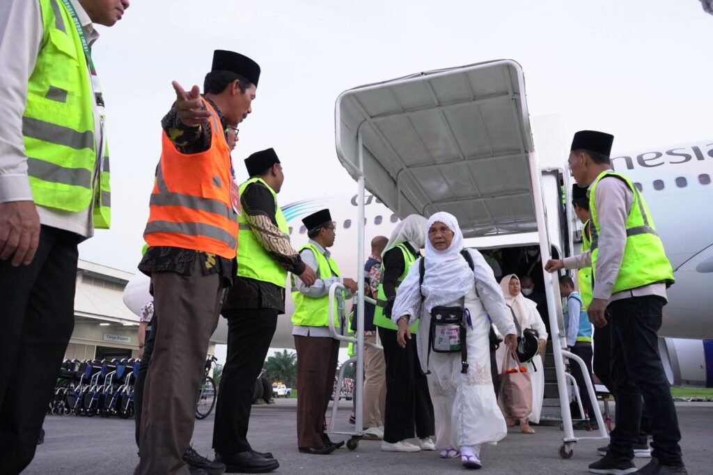 Jemaah Haji Kloter 1 Asal Padangsidimpuan Tiba di Tanah Air