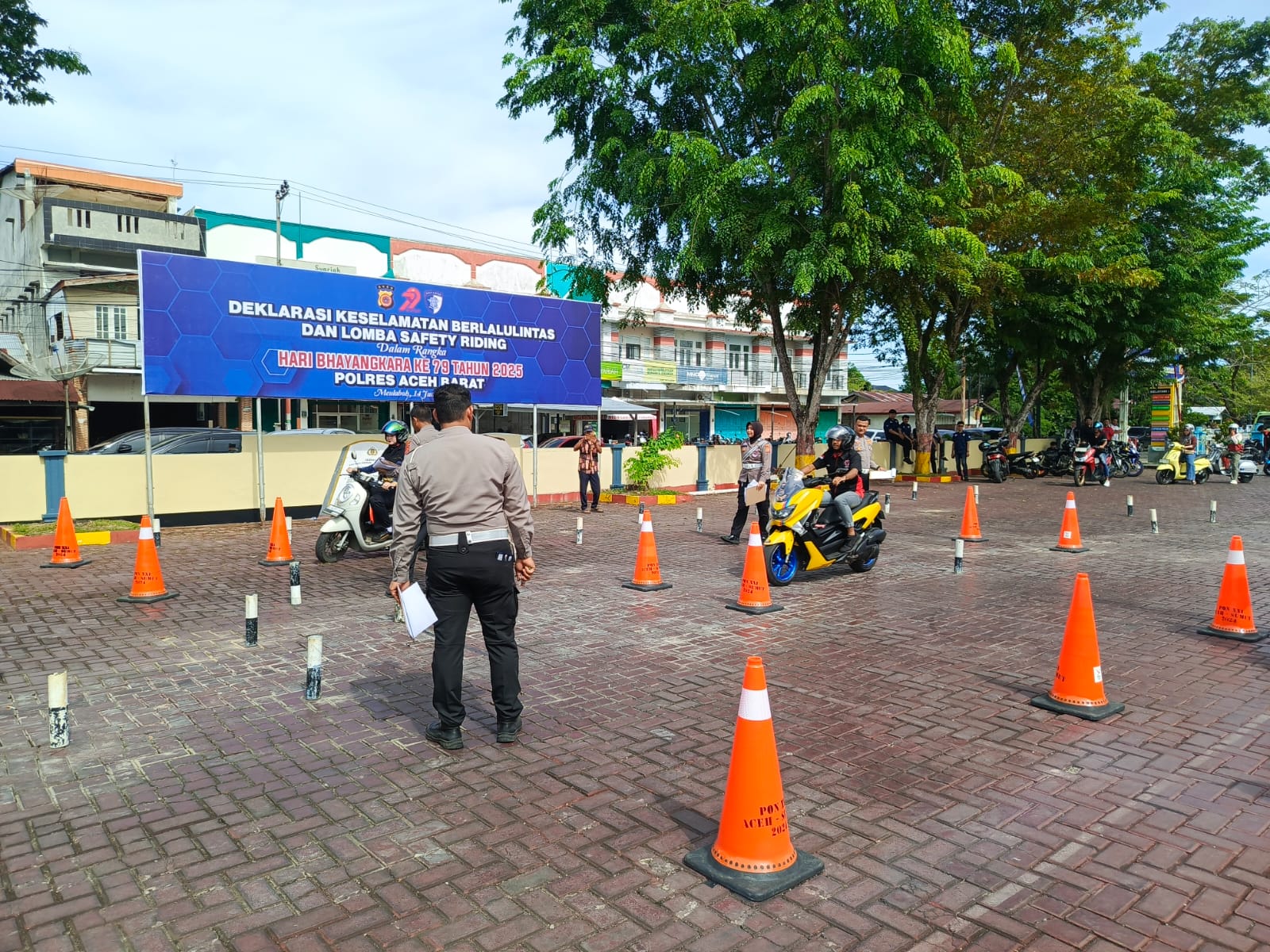 IMG-20250614-WA0034 Deklarasi Keselamatan Berlalu Lintas dan Lomba Safety Riding Meriahkan Hari Bhayangkara ke-79 di Aceh Barat