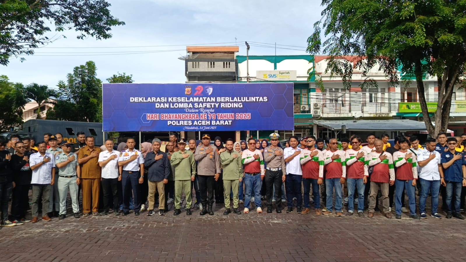 IMG-20250614-WA0040 Deklarasi Keselamatan Berlalu Lintas dan Lomba Safety Riding Meriahkan Hari Bhayangkara ke-79 di Aceh Barat