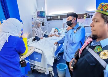 Jelang Kepulangan, Petugas Kloter 9 KNO Jenguk Jemaah yang Sakit