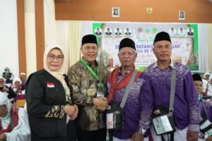 Ketua PPIH dan Wabup Madina Sambut Kedatangan Jemaah Haji Kloter 5 Debarkasi Medan