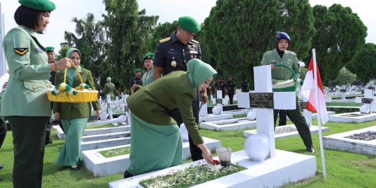 Pangdam I/BB Pimpin Ziarah dan Tabur Bunga di TMP Bukit Barisan