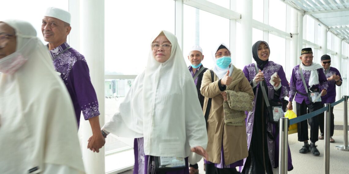 PPIH Debarkasi Medan Dampingi Jemaah Haji Kloter 12 JKS
