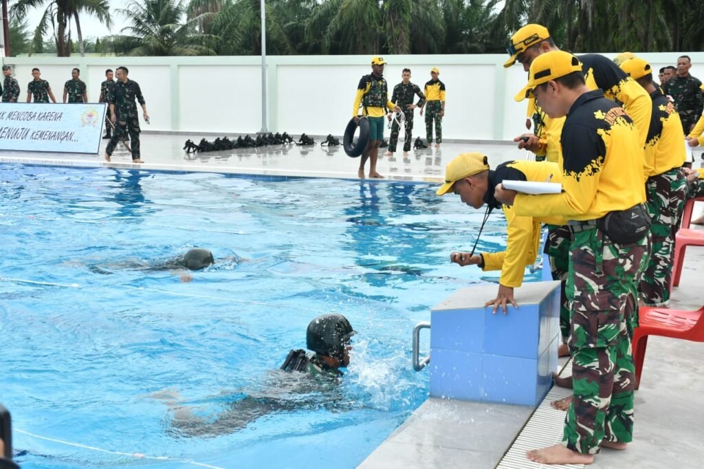 Pangdam I/BB Tinjau Lomba Renang Militer Dalam Rangka Memperingati HUT ke-75 Kodam I/BB
