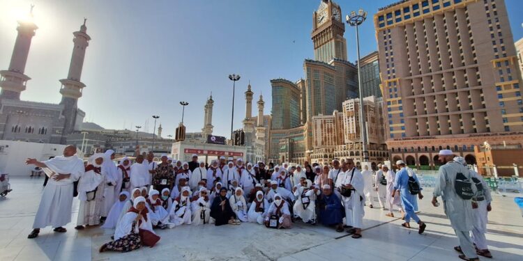 Pamit Pulang, Jemaah Haji Kloter 10 Asal Madina Laksanakan Tawaf Wada