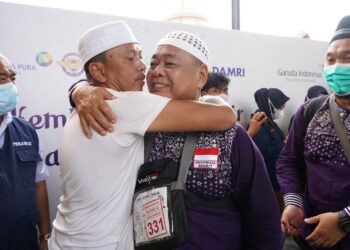 Suasana Haru Sambut Kedatangan Jemaah Haji Kloter 10 Debarkasi Medan