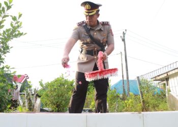 Hut Bhayangkara Ke-79, Polres Simeulue Tabur Bunga 