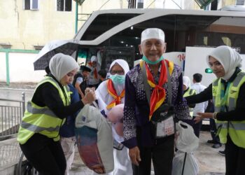 Jemaah Haji Kloter 14 Tiba di Tanah Air, 1 Wafat, 1 Tunda Kepulangan