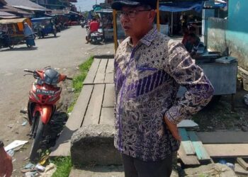 Wakil Bupati Simeulue Tinjau Langsung Kondisi Sampah dan Saluran Air di Pasar Inpres Sinabang