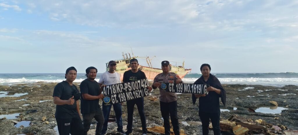 Kapal Pengangkut Ikan Ditemukan Terdampar di Simeulue Cut, Dipastikan Milik PT. Starindo Jaya Maju